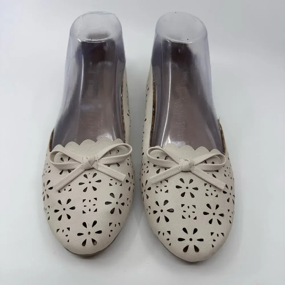White Mountain Cream Laser Cut w/Bow Scalloped Edge Ballet Flats 'Icing' WMNS 8